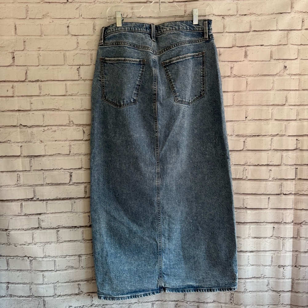 Universal Thread Blue Denim Skirt NWOT - Picture 2 of 5